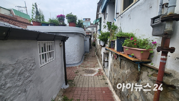 강북구 삼양동. 낮은 주택과 골목이 미로처럼 이어져 있다. [사진=정종오 기자]