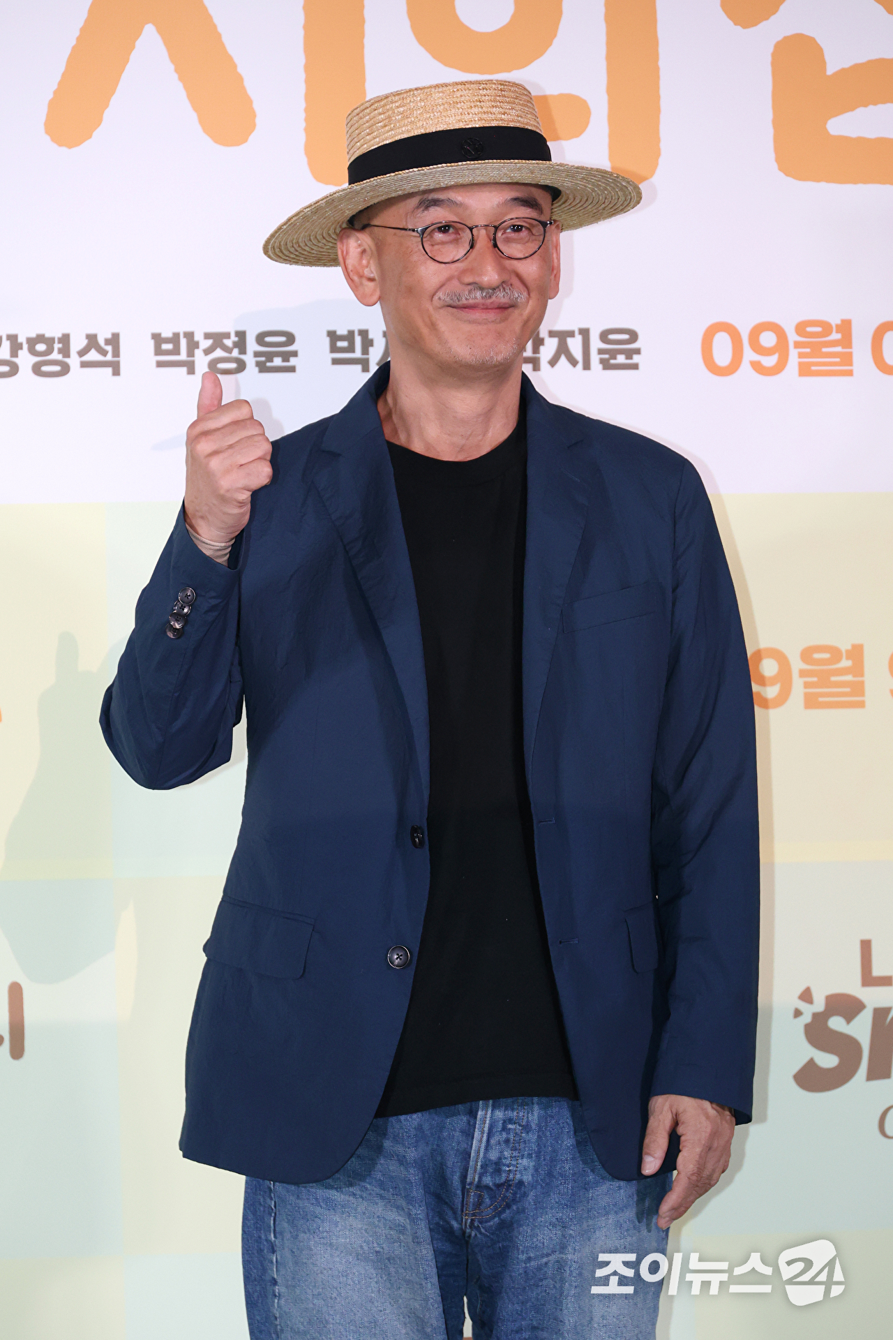 이준익 감독이 3일 오후 서울 송파구 롯데시네마 월드타워점에서 진행된 영화 '아버지의 집밥'(감독 이준익) 언론시사회에 참석해 포즈를 취하고 있다. [사진=문수지 기자]