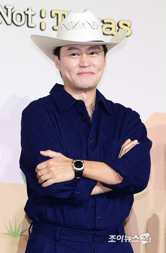 배우 이서진이 24일 오전 서울 CGV 아이파크몰에서 열린 넷플릭스 예능 '이서진의 달라달라' 제작발표회에 참석하고 있다. [사진=정소희 기자]