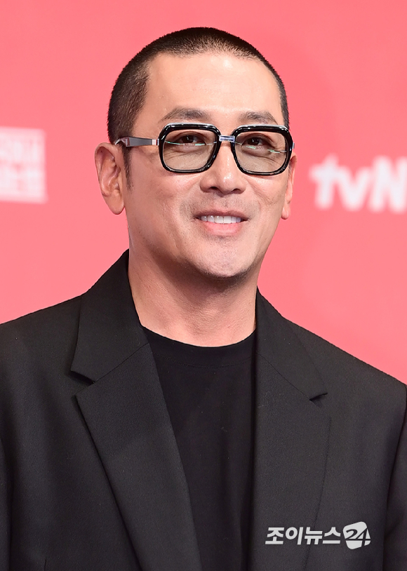 배우 하정우가 9일 오후 서울 구로구 신도림동 더링크서울 트리뷰트포트폴리오 호텔에서 열린 tvN 새 토일드라마 '대한민국에서 건물주 되는 법' 제작발표회에서 참석하고 있다. [사진=정소희 기자]