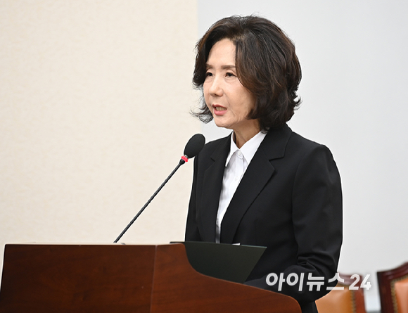 이진숙 사회부총리 겸 교육부 장관 후보자가 16일 오전 서울 여의도 국회 교육위원회에서 열린 인사청문회에서 모두발언을 하고 있다. [사진=곽영래 기자]