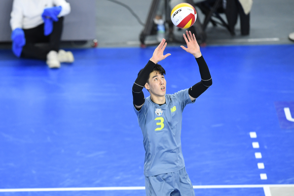 현대캐피탈 세터 김명관은 지난 10일 열린 KB손해보험과 홈 경기 도중 오른 발목 부상을 당했다. 병원 검진 결과 염좌에 따른 인대 손상 소견을 받았다. [사진=한국배구연맹(KOVO)]