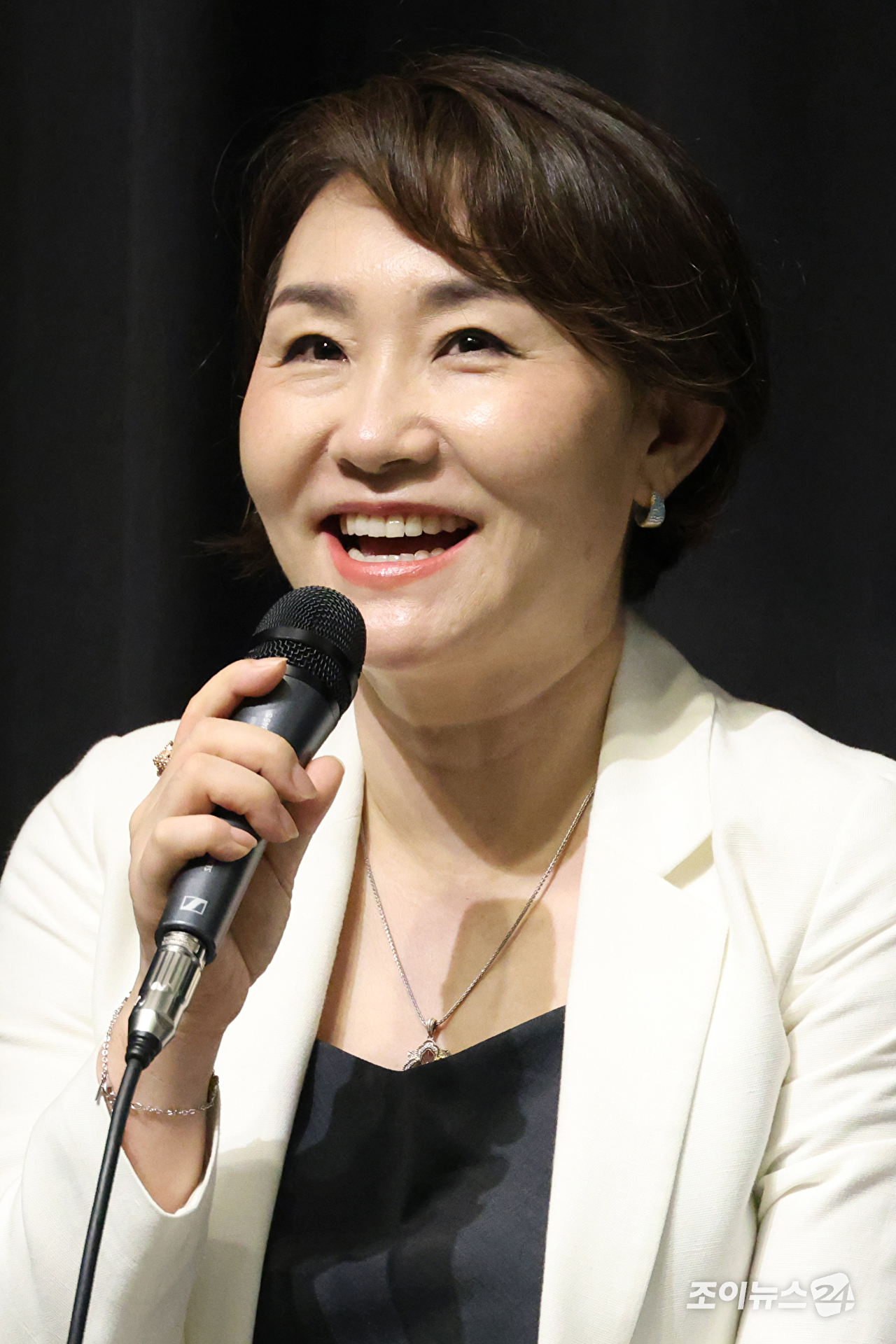 배우 황정원이 20일 오후 서울 강남구 자곡동 더샵갤러리에서 진행된 연극 '욕망이라는 이름의 전차' 제작발표회에 참석해 소감을 말하고 있다. [사진=문수지 기자]