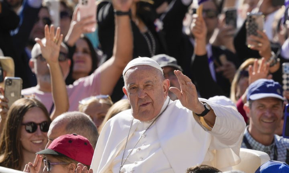프란치스코 교황(사진)은 1991년에 태어나 백혈병으로 2006년 세상을 떠난 카를로 아쿠티스에 대해 '복자'에 이어 지난 5월 '성인' 시성 자격을 부여했다. [사진=뉴시스]