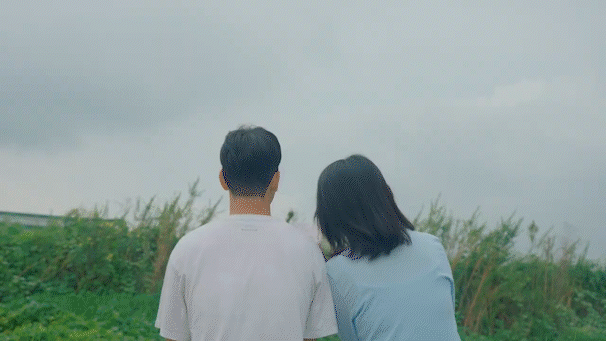 스윗소로우의 새 싱글 '러브 드라이브 (Feat. meenoi)' 뮤직비디오 티저가 공개돼 관심을 모으고 있다. [사진=스윗소로우 '러브 드라이브' MV 티저 영상 캡쳐]