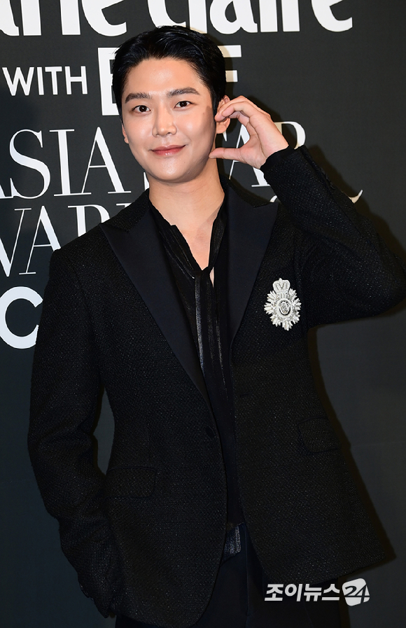 배우 로운이 18일 부산 해운대구 중동 파라다이스호텔에서 열린 '2025 마리끌레르 아시아스타어워즈' 포토콜 행사에 참석하고 있다. [사진=정소희 기자]