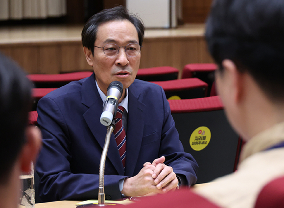 우상호 정무수석이 지난달 21일 용산 대통령실에서 기자간담회를 하고 있다. 2025.8.21 [사진=연합뉴스]