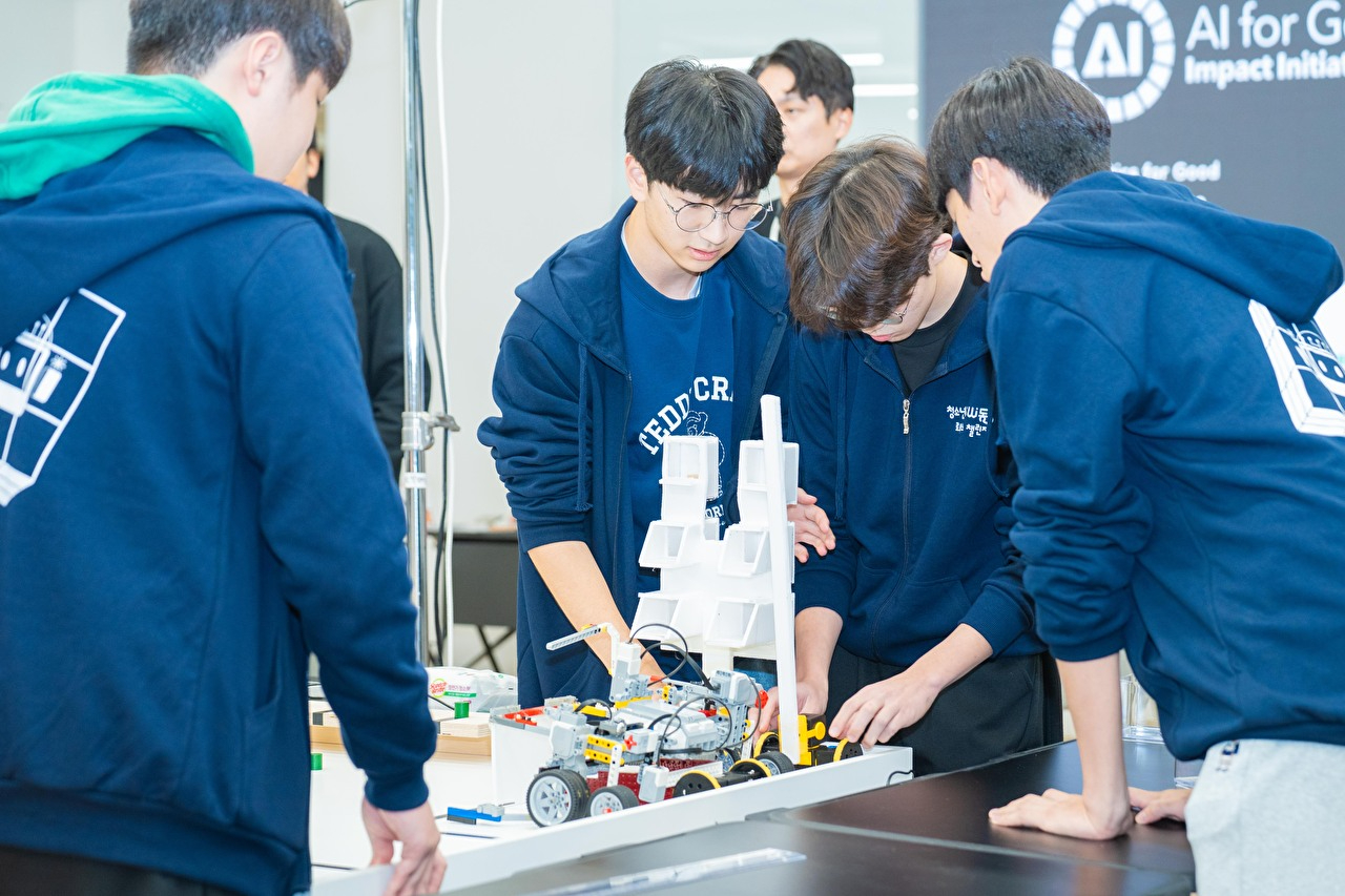 미래 기술 인재 양성⋯네이버 커넥트재단, 청소년 로보틱스 대회 지원