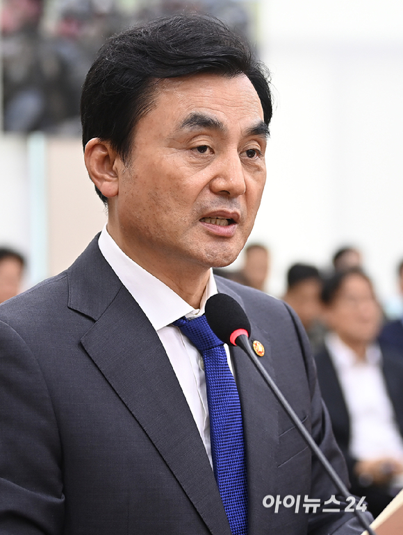 안규백 국방부 장관이 25일 오후 서울 여의도 국회에서 열린 국방위원회 전체회의에서 2024회계연도 결산 관련 제안 설명을 하고 있다. [사진=곽영래 기자]