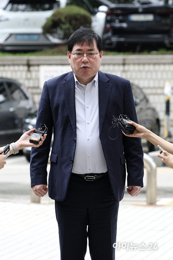 유동규 전 성남도시개발공사 기획본부장이 10일 서울 서초구 서울고등법원에서 열린 대장동 개발 특혜 혐의 공판에 출석하고 있다. [사진=사진공동취재단 ]