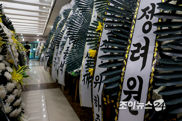 뇌출혈 투병 끝에 별세한 '드라마계 거장' 故 안판석 감독의 빈소가 14일 서울대병원 장례식장에 마련됐다. [사진=사진공동취재단]
