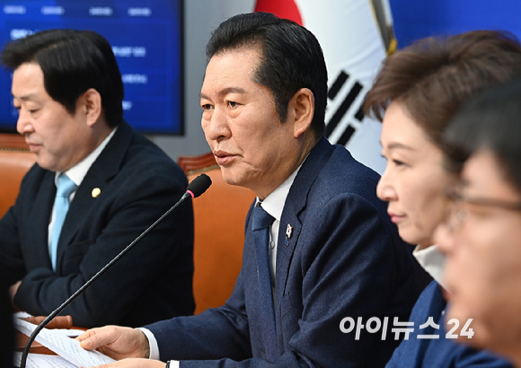 정청래 더불어민주당 대표가 5일 서울 여의도 국회에서 열린 최고위원회의에서 발언하고 있다. [사진=곽영래 기자]