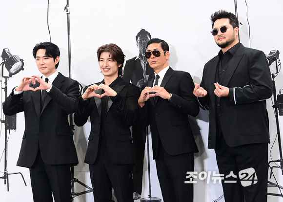 그룹 god 데니안-손호영-박준형-김태우가 30일 오후 서울 영등포구 여의도 KBS홀에서 열린 JYP 딴따라 포토월 헹사에 참석하고 있다. [사진=정소희 기자]