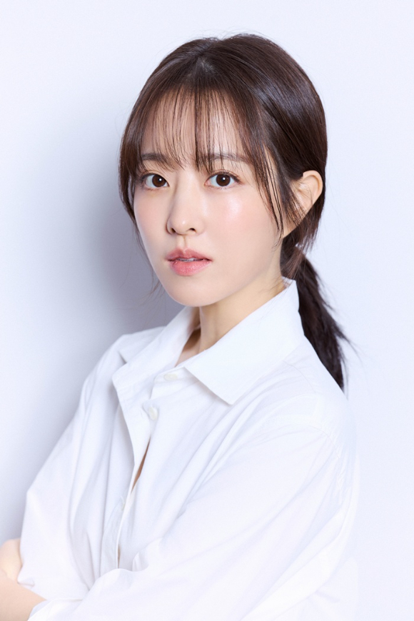 '골드랜드'에 출연한 배우 박보영이 인터뷰에 앞서 사진촬영을 하고 있다. [사진=BH엔터테인먼트]