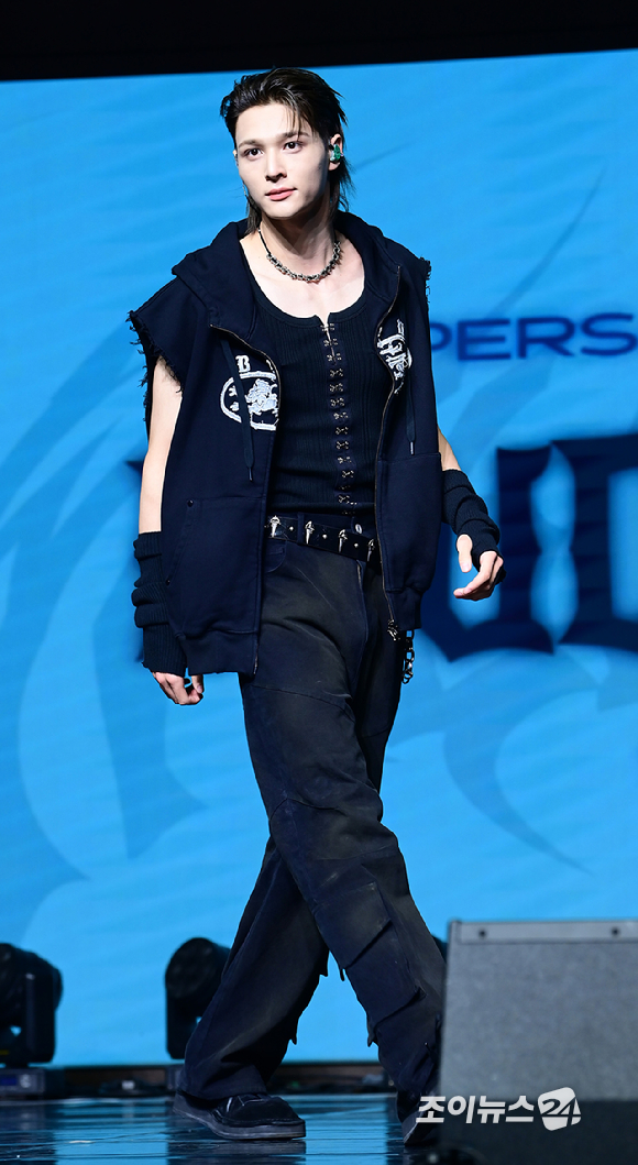 그룹 앰퍼샌드원 마카야가 12일 오후 서울 등촌동 스카이아트홀에서 열린 앰퍼샌드원(AMPERS&ONE) 미니 3집 '라우드 앤 프라우드' 발매 기념 쇼케이스에 참석하고 있다. [사진=정소희 기자]