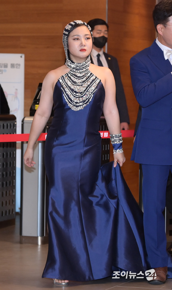 '나 혼자 산다' 코미디언 박나래가 29일 오후 서울 마포구 상암동 MBC 사옥에서 열린 2022 MBC 방송연예대상 시상식 포토월 행사에 참석하고 있다. [사진=정소희 기자]