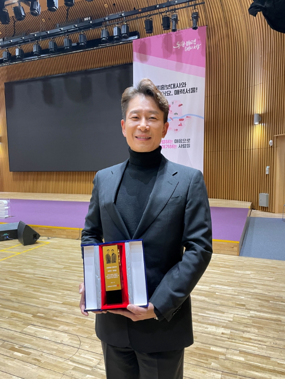 정신과 전문의 양재진이 서울시 홍보대사로 위촉됐다. [사진=스타쉽엔터테인먼트]
