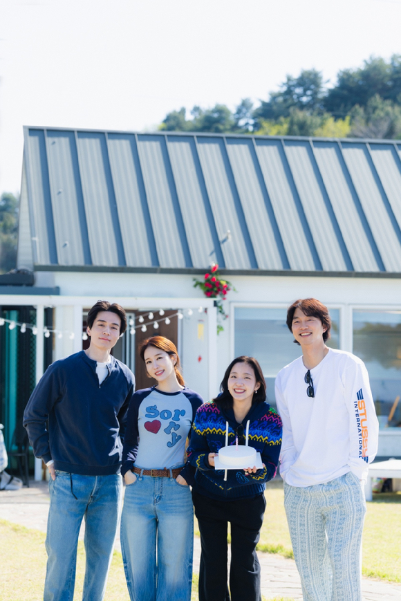'도깨비 10주년여행' 공유 "1살 동생 윤경호, 잘되서 기분 좋아"