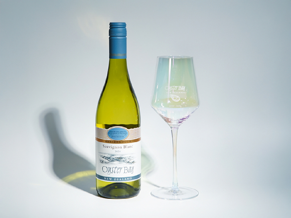 아영FBC가 '오이스터베이 와인 프로모션'을 진행한다. [사진=아영FBC]