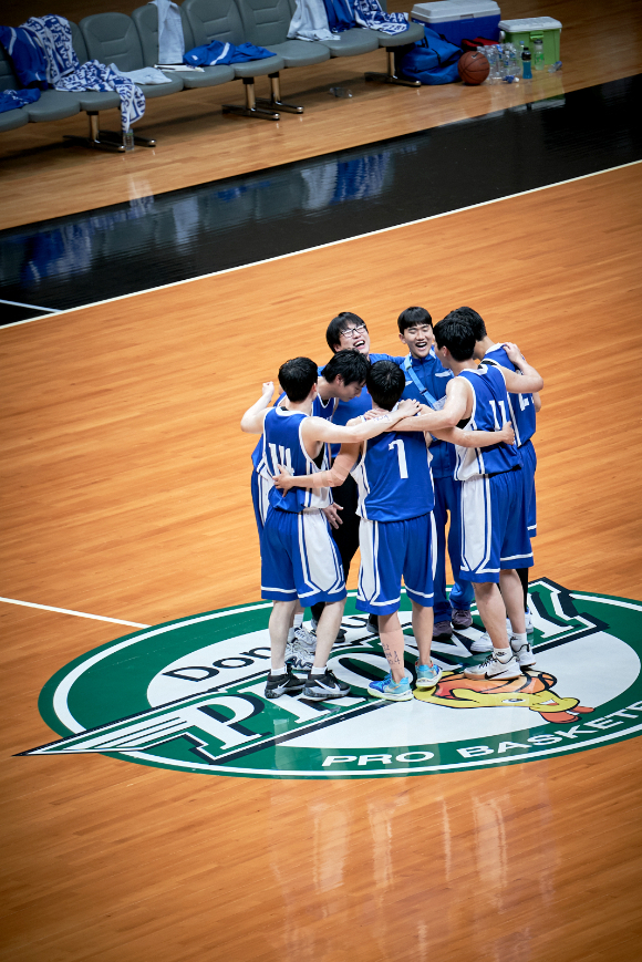 배우 안재홍이 영화 '리바운드'(감독 장항준) 인터뷰에 앞서 포즈를 취하고 있다. [사진=바른손이앤에이]