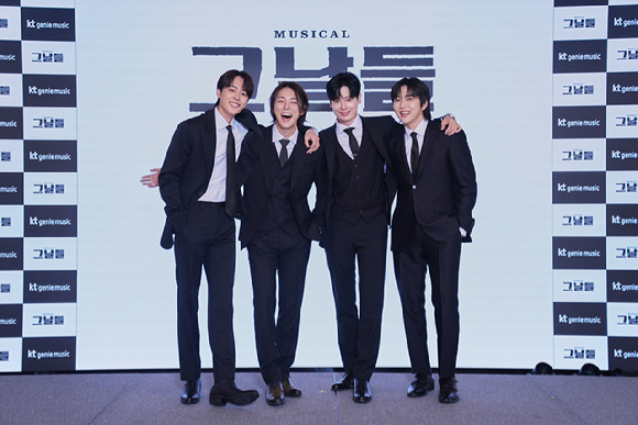 뮤지컬 '그날들' 커넥트 2026 행사에 참여한 유선호, 산들, 윤시윤, 박규원, 류수영, 최진혁, 김정현, 장유정 연출. [사진=케이티지니뮤직 ]