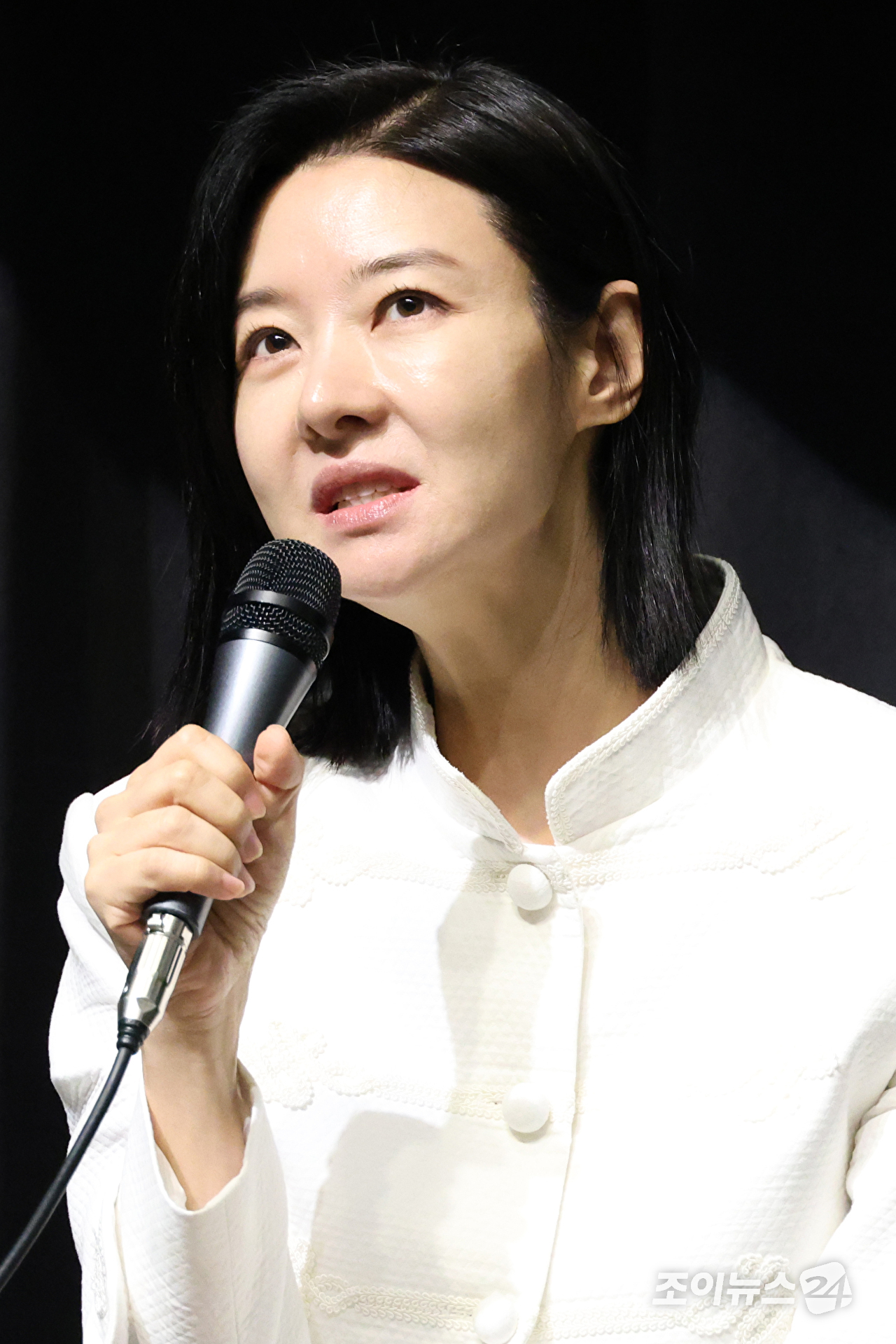 배우 송선미가 20일 오후 서울 강남구 자곡동 더샵갤러리에서 진행된 연극 '욕망이라는 이름의 전차' 제작발표회에 참석해 포즈를 취하고 있다. [사진=문수지 기자]
