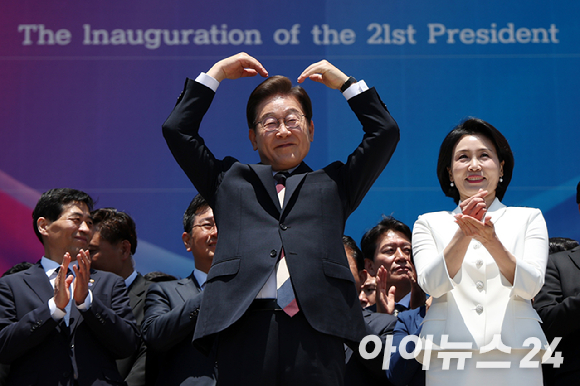 이시바 시게루 일본 총리가 지난해 10월 26일(현지시간) 일본 도쿄에서 총선 유세를 하고 있다. [사진=로이터/연합뉴스]