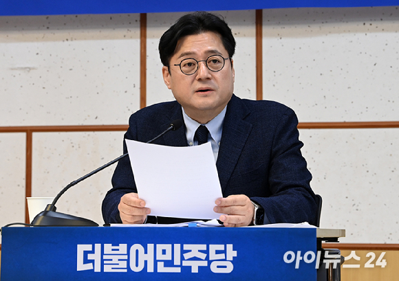 지난 4월 더불어민주당 원내대표 선거에 출전한 홍익표 의원이 당시 원내대표 후보자 토론회에서 기조연설을 하고 있다. [사진=아이뉴스24DB]