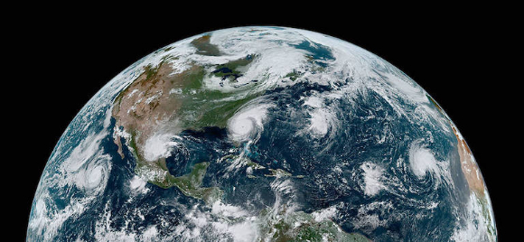 2019년 9월 4일 대서양에서는 허리케인 2개와 열대성 폭풍 2개가 동시에 발생했다. [사진=NASA/Joshua Stevens]