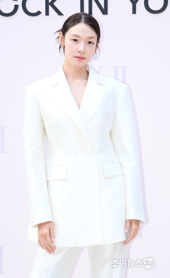 미스코리아 최미나수가 3일 오후 서울 성동구 성수동 앤더슨씨에서 열린 SK-II 팝업스토어 오픈 기념 포토 행사에 참석하고 있다. [사진=정소희 기자]