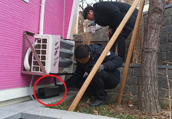 스마트 IoT 구서장비를 설치하는 모습. [사진=마포구]