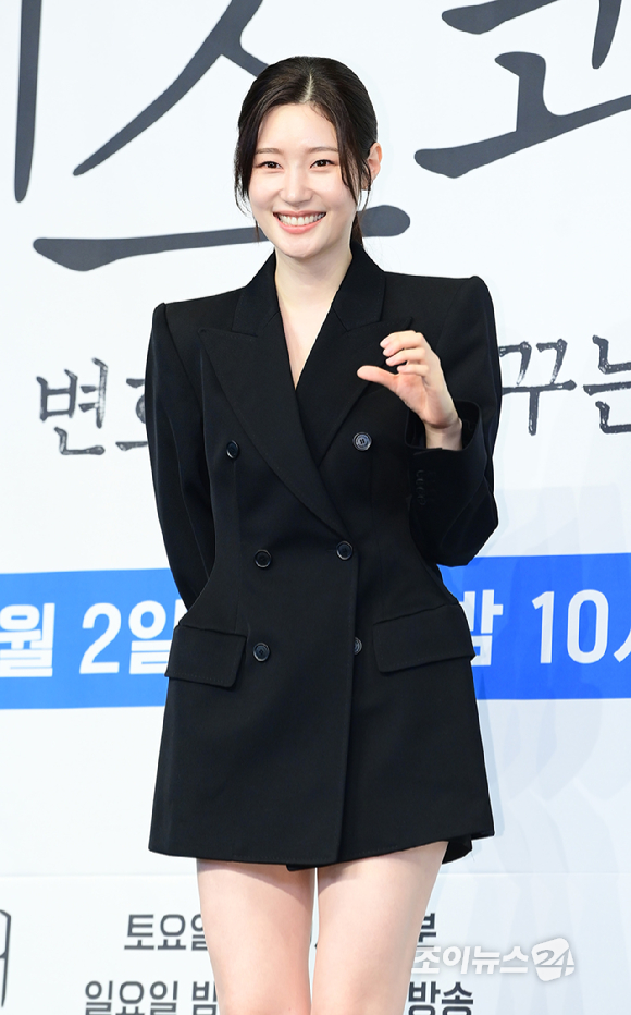 배우 정채연이 31일 오후 서울 구로구 더링크서울 트리뷰트 포트폴리오 호텔에서 열린 JTBC 새 토일드라마 '에스콰이어: 변호사를 꿈꾸는 변호사들' 제작발표회에 참석하고 있다. [사진=정소희 기자]