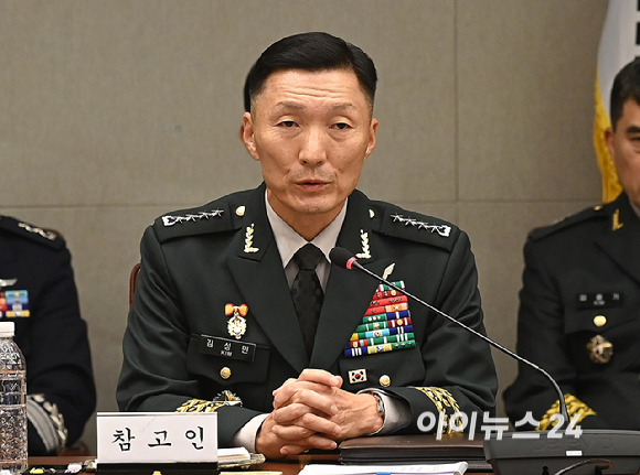김성민 한미연합군사령부 부사령관이 8일 오후 서울 용산구 국방부에서 열린 국회 국방위원회의 합동참모본부에 대한 국정감사에서 의원 질의에 답변하고 있다. [사진=곽영래 기자]