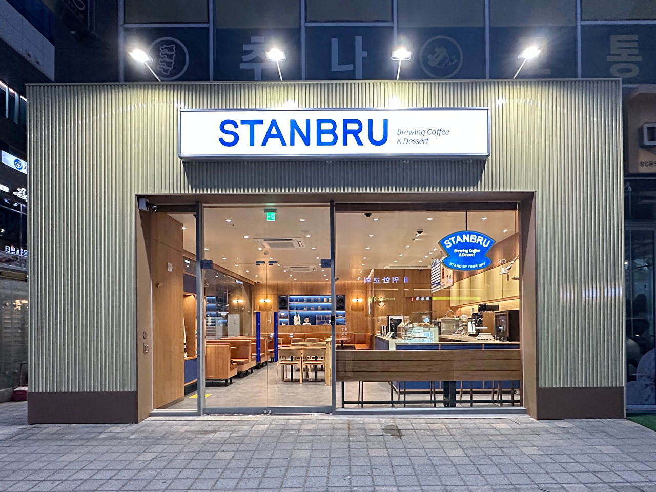 스탠브루 1호점 매장 위례점. [사진=롯데GRS 제공]