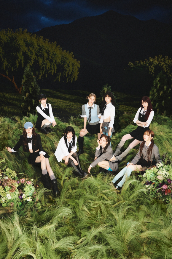 NiziU(니쥬) 한국 첫 미니 앨범 'Sour Grapes' 단체 이미지 [사진=JYP엔터테인먼트]