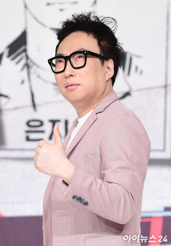 방송인 박명수가 tvN '공조7' 제작발표회에서 포즈를 취하고 있다. [사진=정소희 기자]