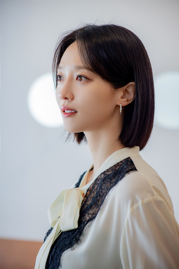 배우 표예진이 최근 서울 모처에서 진행된 SBS 금토드라마 '모범택시3' 종영 기념 인터뷰에서 포즈를 취하고 있다. [사진=시크릿이엔티]