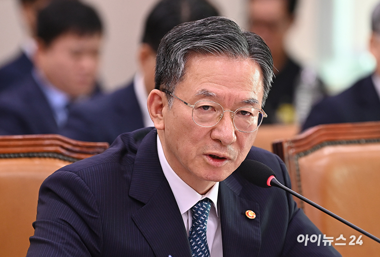 정성호 법무부 장관이 14일 서울 여의도 국회에서 열린 법무부 등에 대한 법제사법위원회 국정감사에서 질의에 답변하고 있다. [사진=곽영래 기자]