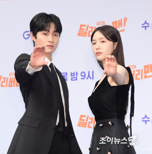 배우 윤찬영과 방민아가 28일 오후 서울 신도림 디큐브시티 더 세인트에서 열린 지니 TV 오리지널 '딜리버리맨' 제작발표회에 참석하고 있다. [사진=정소희 기자]