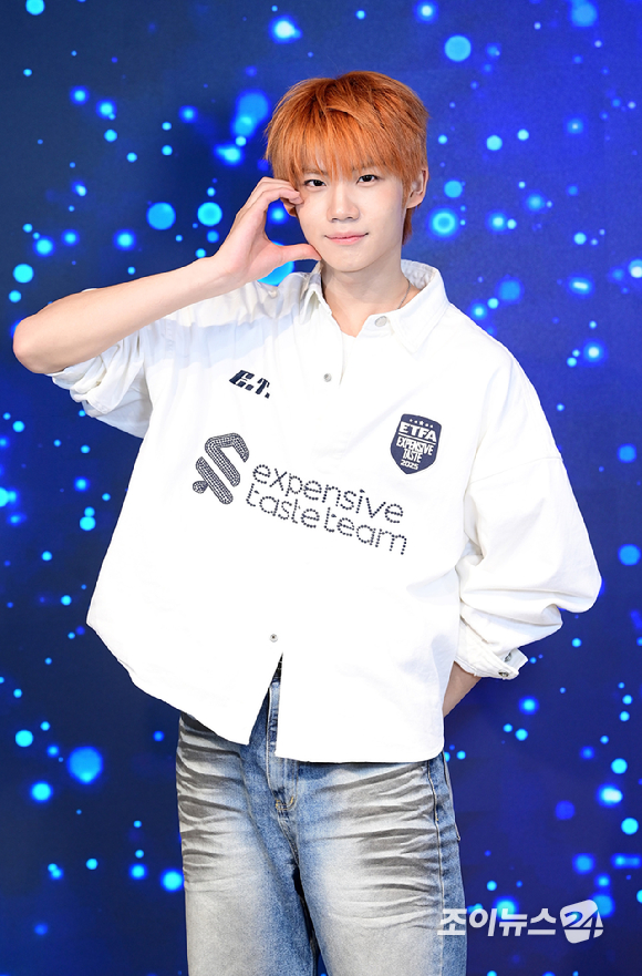 그룹 클로즈 유어 아이즈(CLOSE YOUR EYES)가 서울 성동구 성수동에 위치한 케이팝 체험 아카데미 케이팝아케이드에서 진행된 조이뉴스24와의 인터뷰에 앞서 포즈를 취하고 있다. [사진=정소희 기자]