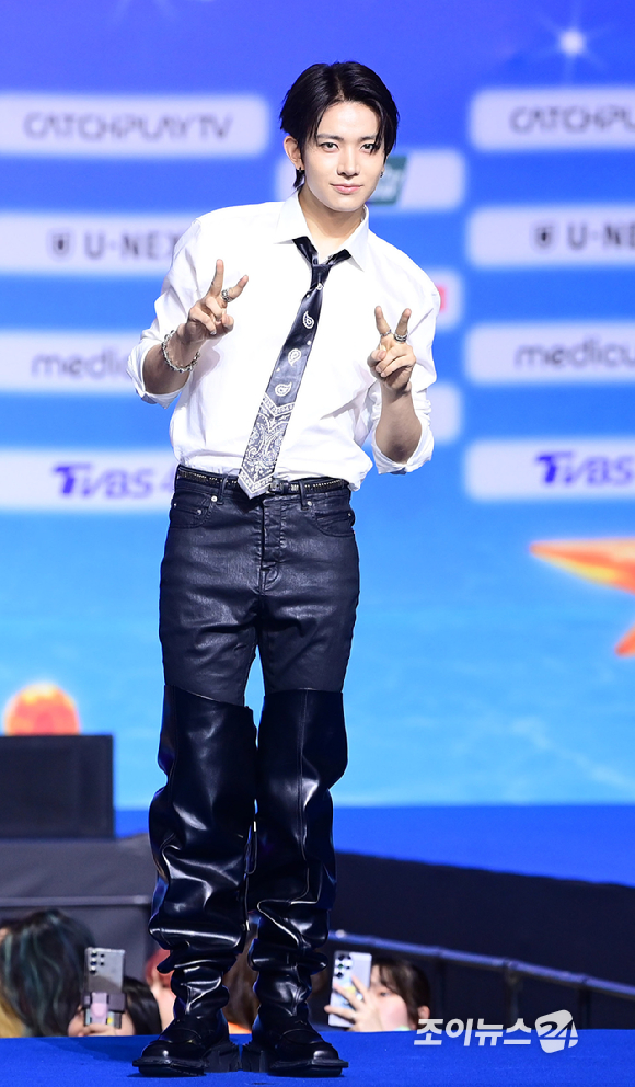 엔하이픈 출신 가수 에반이 9일 오후 경기도 일산 킨텍스에서 열린 2026 SBS 가요대전 Summer 블루카펫 행사에 참석하고 있다. [사진=정소희 기자]