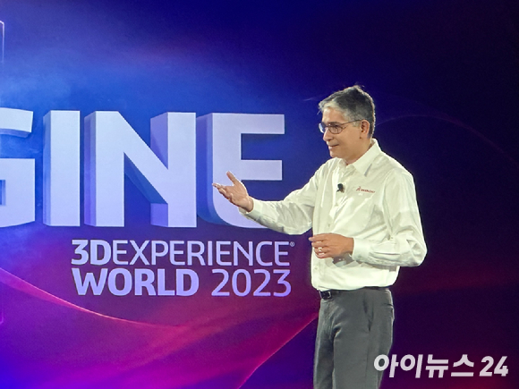 마니쉬 쿠마 솔리드웍스 CEO가 13일(현지시간) '3D익스피리언스 월드 2023'에서 '임팩트, 혁신 그리고 상상력'을 주제로 발표하고 있다. [사진=박진영 기자]