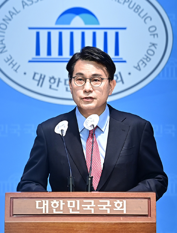 윤상현 국민의힘 의원이 31일 오후 서울 여의도 국회 소통관에서 마은혁 헌법재판소 재판관 후보자 관련 기자회견을 하고 있다. [사진=곽영래 기자]