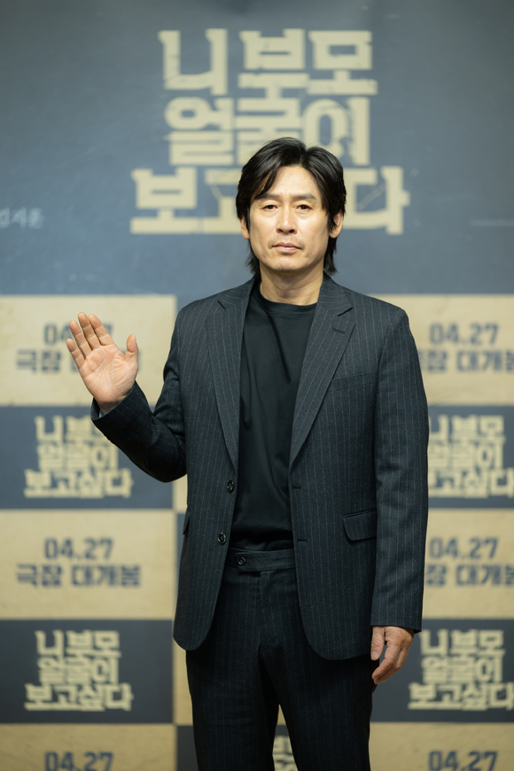 배우 설경구가 '니 부모 얼굴이 보고싶다' 제작보고회에 참석해 포즈를 취하고 있다. [사진=폭스인터내셔널 프로덕션 코리아]