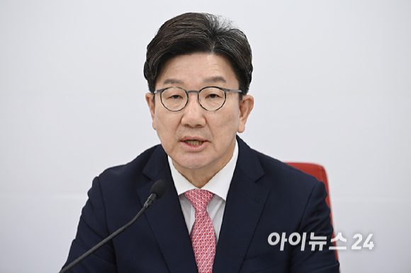 권성동 국민의힘 원내대표가 14일 오전 서울 여의도 국회에서 열린 원내대표 주재 법제사법위원회 긴급회의에서 발언하고 있다. [사진=곽영래 기자]