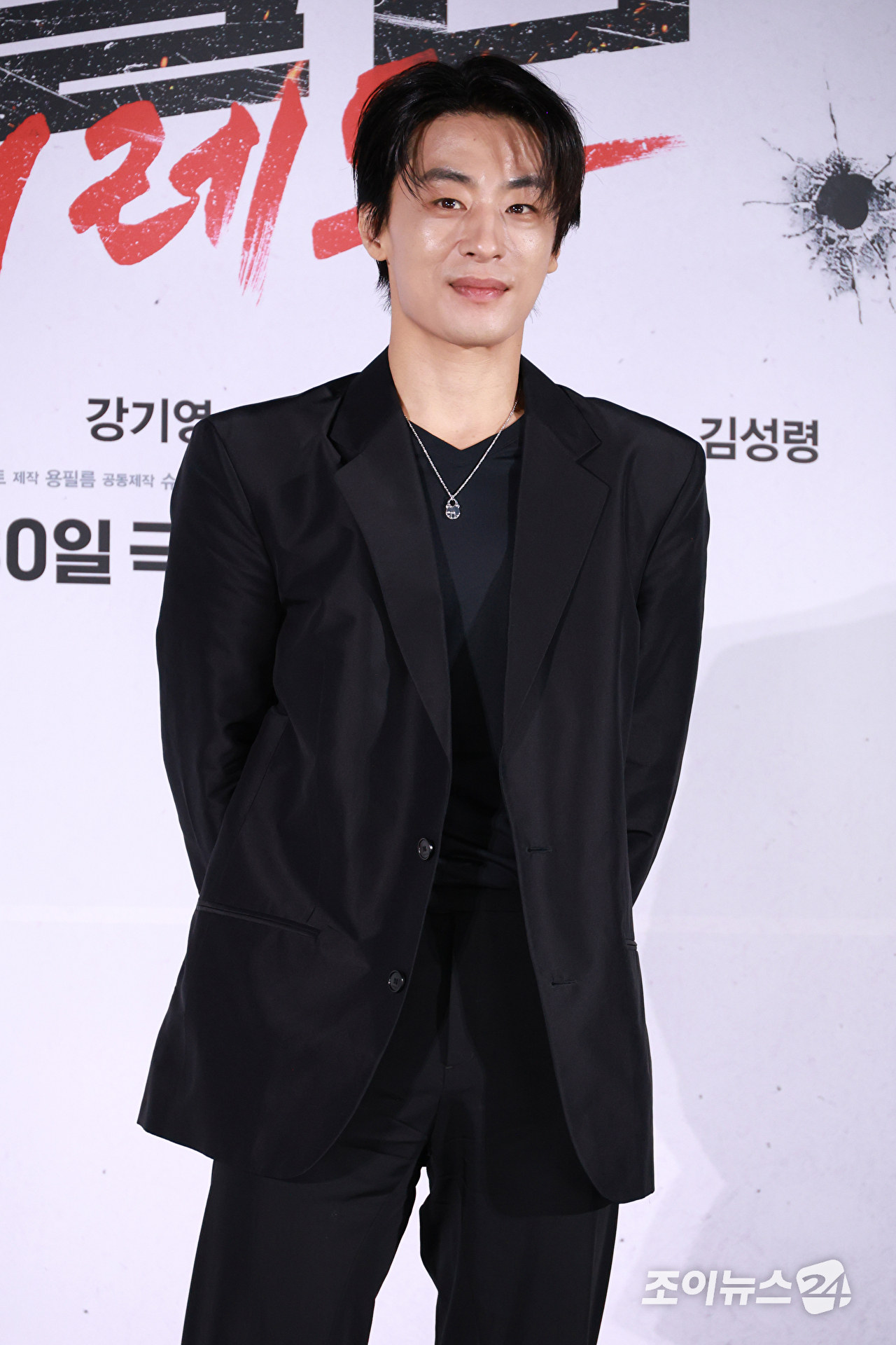 배우 구교환이 26일 오전 서울 광진구 롯데시네마 건대입구점에서 진행된 영화 '부활남: 더 레드'(감독 백종열) 제작보고회에 참석해 포즈를 취하고 있다. [사진=문수지 기자]