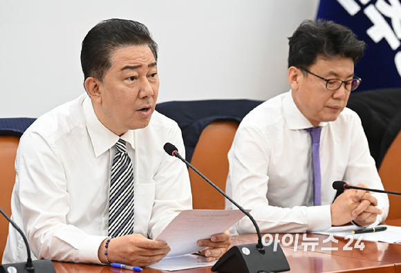 김병기 더불어민주당 원내대표가 17일 오전 서울 여의도 국회에서 열린 원내대책회의에서 발언하고 있다. [사진=곽영래 기자]