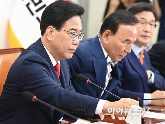 송언석 국민의힘 비상대책위원장 겸 원내대표가 7일 오전 서울 여의도 국회에서 열린 비상대책위원회의에 참석하고 있다. [사진=곽영래 기자]