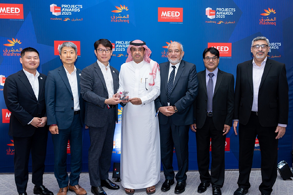 시상식에서 삼성E&A APOC 프로젝트 관계자들이 기념촬영을 하고 있다. [사진=삼성E&A]