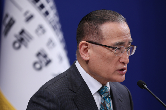 위성락 국가안보실장이 24일 청와대 춘추관에서 미국&middot;캐나다&middot;일본 방문 관련 브리핑을 하고 있다. 2025.12.24 [사진=연합뉴스]